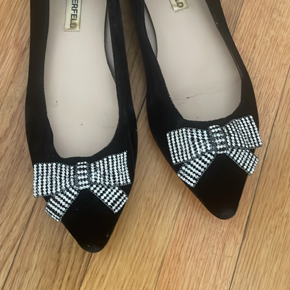 Karl Lagerfeld Black Velvet Jeweled Bow. 9.5 - Picture 2 of 5